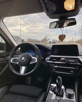 BMW Seria 5 cena 129900 przebieg: 119000, rok produkcji 2017 z Głogów małe 56